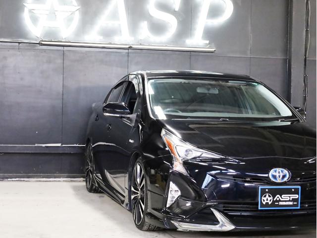 プリウス Ｓ　アネーロコラソン１９インチＡＷ　フルエアロ　ローダウン　純正ＳＤナビ　地デジフルセグ　バックカメラ　スマートキー　ＬＥＤヘッドライト（12枚目）