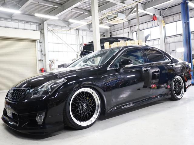 クラウン ２．５アスリート　アニバーサリーエディション　後期型　黒革エアーシート　ＡＭＥシュタイナー２０インチＡＷ　新品フルタップ車高調　エアロパーツ　純正メーカーナビ　地デジフルセグ　バックカメラ　スマートキー　パワーシート　ＨＩＤライト（50枚目）