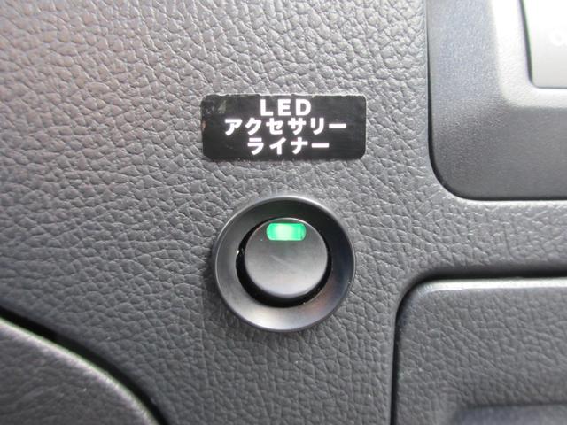 レガシィＢ４ リミテッド　アイサイト３搭載車　８インチナビ　バックカメラ　１年間走行距離無制限部分保証付き　ワンオーナー　アイサイト３搭載　衝突被害軽減ブレーキ　パナソニック製８インチナビ　バックカメラ　レザーシート　シートヒーター　電動パワーシート　　ヒルホールドスタート（15枚目）