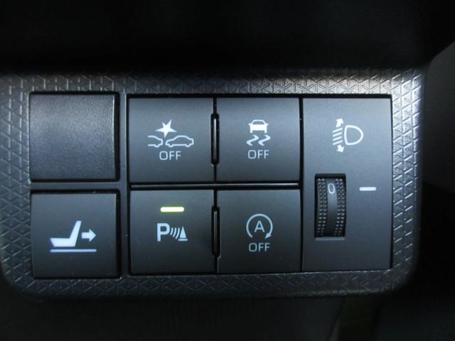 各種スイッチは運転席から近い位置に配置することで操作性を高めております。