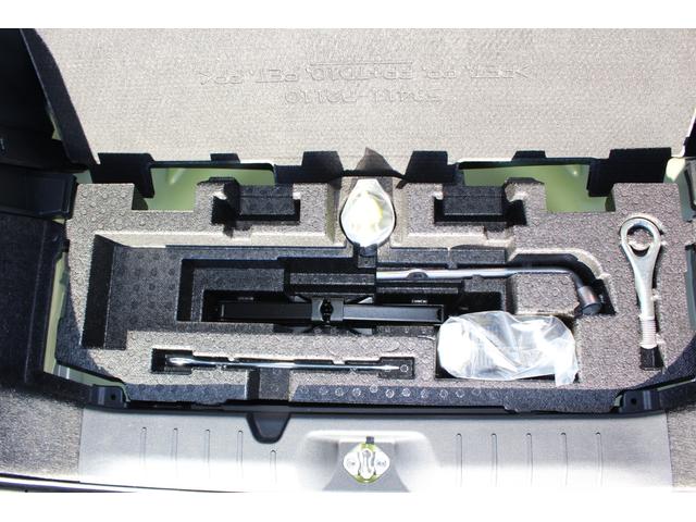 リヤラゲッジ内にパンク修理キットや車載工具などすっきり収納されております！