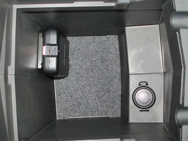 フォレスター ＳＴＩスポーツ　新世代アイサイト　ナビ　３方向カメラ　ＥＴＣ　２年間走行距離無制限部分保証付　ワンオーナ　新世代アイサイト　衝突被害＆後退時被害軽減ブレーキ　後側方警戒＆停止保持システム　ナビ　３方向カメラ　ＥＴＣ２．０　パワーリヤゲート　スマートリヤビューミラ（17枚目）