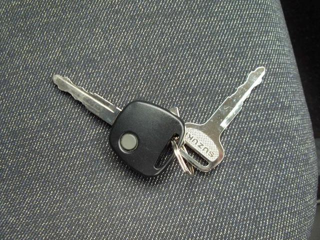 アルト L オーディオレス キーレスエントリー 衝突被害軽減ブレーキ オーディオレス キーレスエントリー 衝突被害軽減ブレーキ 後退時ブレーキサポート SRSサイドエアバッグ SRSカーテンエアバッグ シートヒーター 車両走行安定補助システム アイドリングストップ(9枚目)