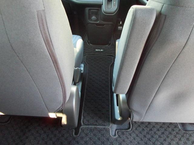 ソリオ Ｇ　オーディオレス　両側Ｓドア　キーレスプッシュスタート　オーディオレス　両側スライドドア　キーレスプッシュスタート　ウォークスルー　衝突被害軽減ブレーキ　後退時ブレーキサポート　ＳＲＳサイドエアバッグ　ＳＲＳカーテンエアバッグ　フルオートエアコン（12枚目）