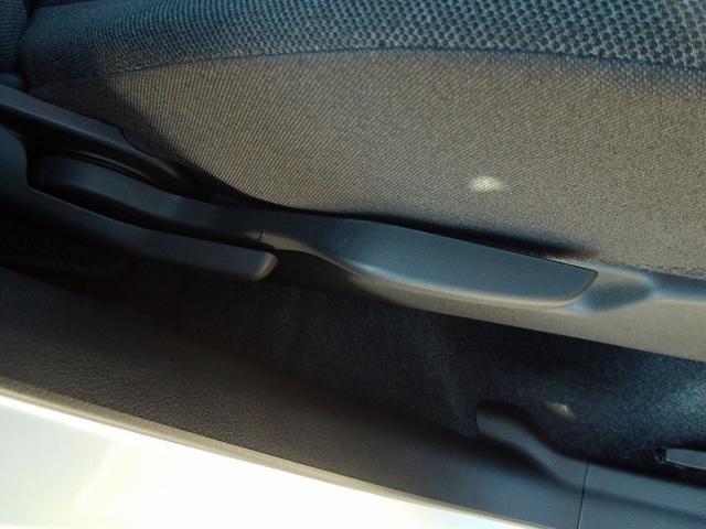 ソリオ Ｇ　オーディオレス　両側Ｓドア　キーレスプッシュスタート　オーディオレス　両側スライドドア　キーレスプッシュスタート　ウォークスルー　衝突被害軽減ブレーキ　後退時ブレーキサポート　ＳＲＳサイドエアバッグ　ＳＲＳカーテンエアバッグ　フルオートエアコン（41枚目）