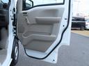 ＰＡ　４速ＡＴ　ＦＭ／ＡＭラジオ　エアコン　両側スライドドア　ＦＭ／ＡＭラジオ　両側スライドドア　オーバーヘッドシェルフ　衝突被害軽減ブレーキ　後退時ブレーキサポート　車両走行安定補助システム　アイドリングストップ　オートライト　電源ソケット　エアコン（32枚目）