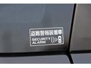 ＨＹＢＲＩＤ　ＦＸ　ＦＭ／ＡＭラジオ付ＣＤ　フルオートエアコン　電動格納式リモコンドアミラー　ＥＳＰ　運転席シートヒーター　衝突被害軽減ブレーキ　後退時ブレーキサポート（24枚目）