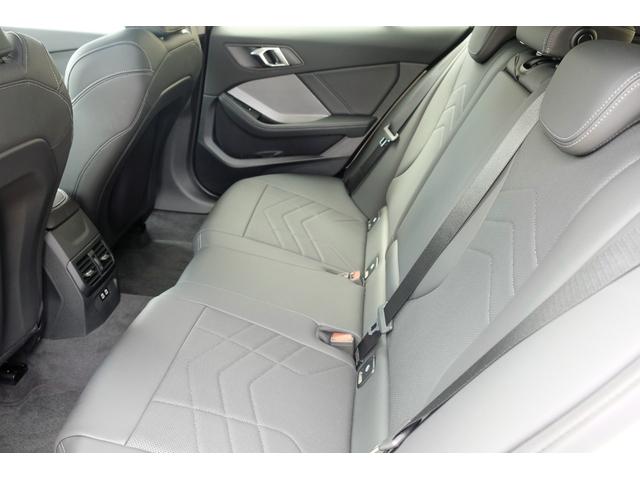 １シリーズ １２０　ハイラインパッケージ　（ＵＶカットガラス・Ｈａｒｍａｎ／Ｋａｒｄｏｎ・ヴェガンザシート）・テクノロジーＰ（Ｄアシプロ・Ｐアシプラス・ＡＲビュー・インテリアカメラ・ＨＵＤ）・Ｐシート・シートヒーター・オートマチックテール（13枚目）