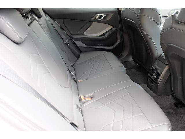１シリーズ １２０　ハイラインパッケージ　（ＵＶカットガラス・Ｈａｒｍａｎ／Ｋａｒｄｏｎ・ヴェガンザシート）・テクノロジーＰ（Ｄアシプロ・Ｐアシプラス・ＡＲビュー・インテリアカメラ・ＨＵＤ）・Ｐシート・シートヒーター・オートマチックテール（14枚目）