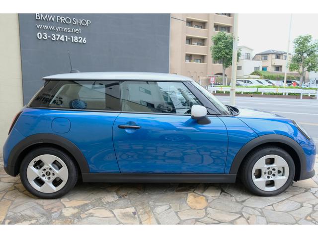 ＭＩＮＩ クーパーＣ　クラシック・トリム　３ドア　ＤＣＴ　ステアリングヒーター・シートヒーター・ドライビングアシストプラス・パーキングアシスト・ＨＵＤ・ＡＲビュー（5枚目）