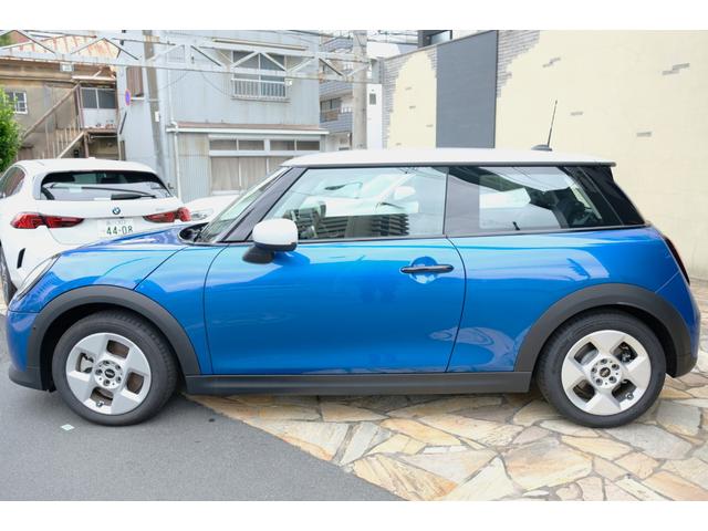 ＭＩＮＩ クーパーＣ　クラシック・トリム　３ドア　ＤＣＴ　ステアリングヒーター・シートヒーター・ドライビングアシストプラス・パーキングアシスト・ＨＵＤ・ＡＲビュー（6枚目）