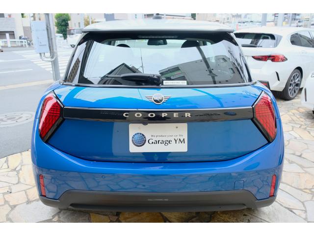 ＭＩＮＩ クーパーＣ　クラシック・トリム　３ドア　ＤＣＴ　ステアリングヒーター・シートヒーター・ドライビングアシストプラス・パーキングアシスト・ＨＵＤ・ＡＲビュー（8枚目）