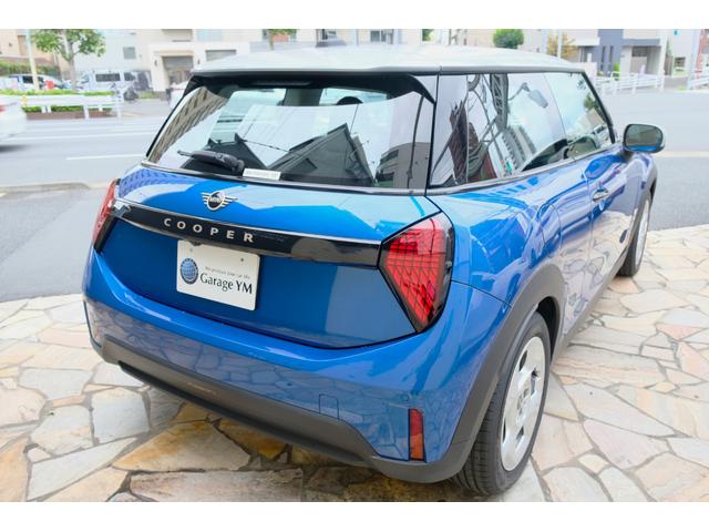 ＭＩＮＩ クーパーＣ　クラシック・トリム　３ドア　ＤＣＴ　ステアリングヒーター・シートヒーター・ドライビングアシストプラス・パーキングアシスト・ＨＵＤ・ＡＲビュー（9枚目）