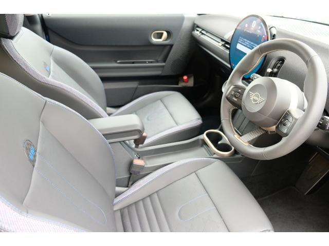 ＭＩＮＩ クーパーＣ　クラシック・トリム　３ドア　ＤＣＴ　ステアリングヒーター・シートヒーター・ドライビングアシストプラス・パーキングアシスト・ＨＵＤ・ＡＲビュー（11枚目）