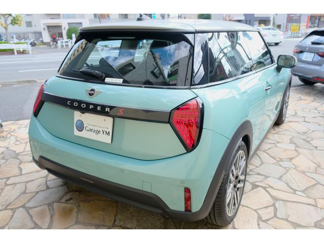 ＭＩＮＩ クーパーＳ　３ドア　ＤＣＴ　クラシックトリム・コンビシート・１７インチＡＷ・ステアリングヒーター・シートヒーター・ドライビングアシストプラス・パーキングアシストプラス・ＨＵＤ・ＡＲビュー（9枚目）