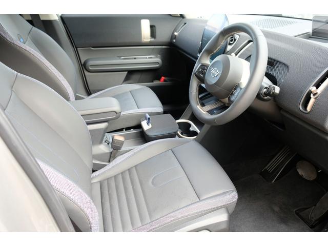 ＭＩＮＩ カントリーマンＣ　クラシック・トリム　ＤＣＴ・Ｍパッケージ（プライバシーガラス・運転席アクティブシート・パワーシート・インテリアカメラ・Ｈａｒｍａｎ／ｋａｒｄｏｎ）・１８ＡＷ・Ｄアシプロ・Ｐアシプラス・ステアヒーター・ＨＵＤ・ＡＲビュー（11枚目）