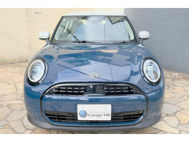 ＭＩＮＩ クーパーＣ　クラシック・トリム　３ドア　ＤＣＴ　コンビシート　１７インチＡＷ　シートヒーター　ステアリングヒーター　ドライビングアシストプラス　パーキングアシスト　ＨＵＤ　ＡＲビュー（3枚目）