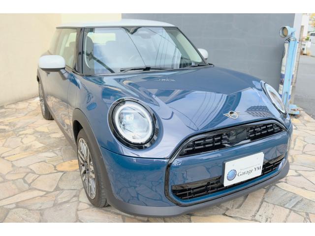 ＭＩＮＩ クーパーＣ　クラシック・トリム　３ドア　ＤＣＴ　コンビシート　１７インチＡＷ　シートヒーター　ステアリングヒーター　ドライビングアシストプラス　パーキングアシスト　ＨＵＤ　ＡＲビュー（4枚目）
