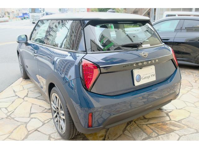 ＭＩＮＩ クーパーＣ　クラシック・トリム　３ドア　ＤＣＴ　コンビシート　１７インチＡＷ　シートヒーター　ステアリングヒーター　ドライビングアシストプラス　パーキングアシスト　ＨＵＤ　ＡＲビュー（7枚目）