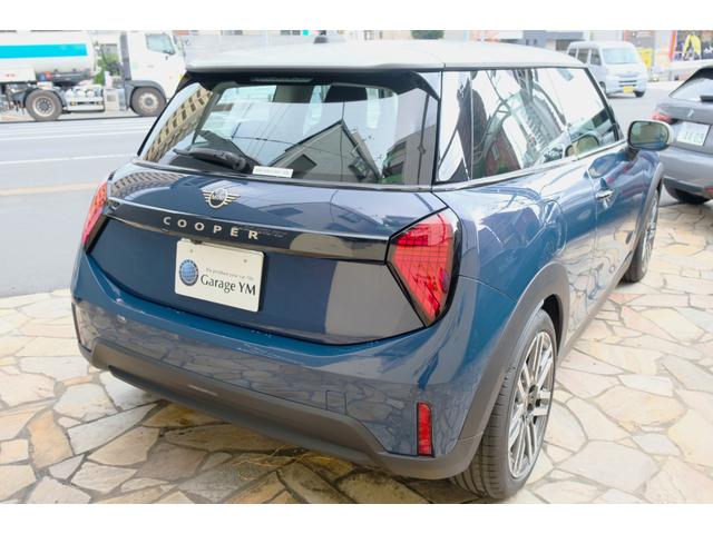 ＭＩＮＩ クーパーＣ　クラシック・トリム　３ドア　ＤＣＴ　コンビシート　１７インチＡＷ　シートヒーター　ステアリングヒーター　ドライビングアシストプラス　パーキングアシスト　ＨＵＤ　ＡＲビュー（9枚目）