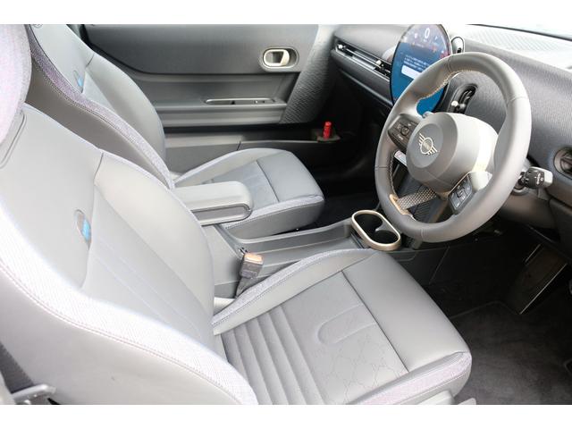 ＭＩＮＩ クーパーＣ　クラシック・トリム　３ドア　ＤＣＴ　コンビシート　１７インチＡＷ　シートヒーター　ステアリングヒーター　ドライビングアシストプラス　パーキングアシスト　ＨＵＤ　ＡＲビュー（11枚目）