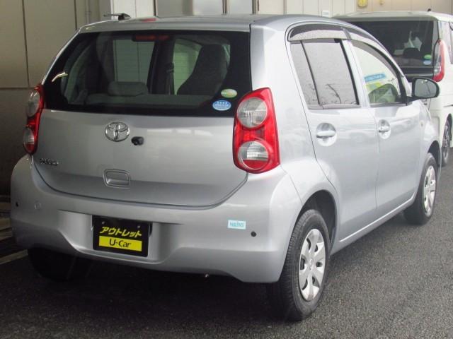 パッソ Ｘ　運転席助手席エアバック　メモリーナビゲーション　横滑り防止機能　エアコン　キーレス　リアカメラ　ＡＢＳ　パワーウィンドウ　パワーステアリング　ナビＴＶ　ワンセグＴＶ　運転席エアバック（3枚目）