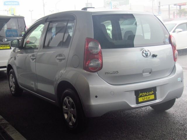 パッソ Ｘ　運転席助手席エアバック　メモリーナビゲーション　横滑り防止機能　エアコン　キーレス　リアカメラ　ＡＢＳ　パワーウィンドウ　パワーステアリング　ナビＴＶ　ワンセグＴＶ　運転席エアバック（4枚目）