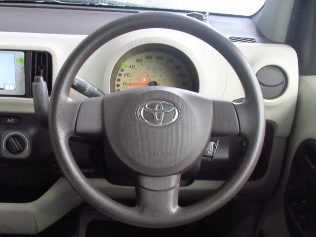 パッソ Ｘ　運転席助手席エアバック　メモリーナビゲーション　横滑り防止機能　エアコン　キーレス　リアカメラ　ＡＢＳ　パワーウィンドウ　パワーステアリング　ナビＴＶ　ワンセグＴＶ　運転席エアバック（6枚目）