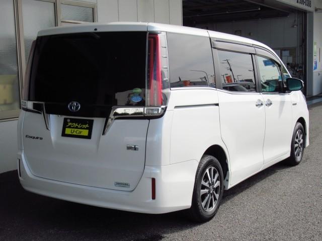 エスクァイア ハイブリッドＧｉ　Ｒカメラ　ＡＡＣ　ナビ＆ＴＶ　記録簿付き　地デジ　クルーズコントロール　ＬＥＤライト　キーレスエントリー　スマートキー付　ＤＶＤ再生可　エアバック　横滑防止装置　ドライブレコーダー　盗難防止システム（3枚目）