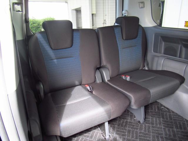 ヴォクシー ＺＳ　煌ＩＩ　両電動スライドドア　Ｗエアバック　ＥＴＣ車載器　エアバック　インテリジェントキー　キーフリー　ナビテレビ　アルミホイル　三列シート　ＤＶＤ再生可能　セキュリティアラーム　ＡＢＳ　パワーウィンドウ（17枚目）