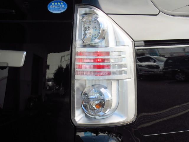 ヴォクシー ＺＳ　煌ＩＩ　両電動スライドドア　Ｗエアバック　ＥＴＣ車載器　エアバック　インテリジェントキー　キーフリー　ナビテレビ　アルミホイル　三列シート　ＤＶＤ再生可能　セキュリティアラーム　ＡＢＳ　パワーウィンドウ（23枚目）