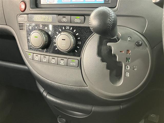 シエンタ ＤＩＣＥリミテッド　キーレスエントリーキー　ナビＴＶ　運転席エアバッグ　バックモニタ－　ワンセグテレビ　ＥＴＣ車載器　ＤＶＤ再生　Ｗエアバック　ミュージックプレイヤー接続可　メモリーナビ　三列シート　パワーウインドウ（10枚目）