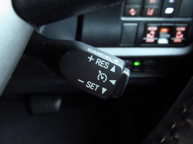 ヴォクシー ZS 煌III プリクラッシュ スマートキ アイスト DVD再生機能 横滑り防止装置 ナビTV アルミ 三列シート 盗難防止 オートエアコン キーレス ETC装備 パワステ メモリナビ クルコン LEDヘッドライト(16枚目)