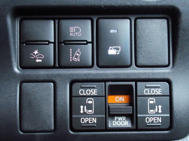 ヴォクシー ZS 煌III プリクラッシュ スマートキ アイスト DVD再生機能 横滑り防止装置 ナビTV アルミ 三列シート 盗難防止 オートエアコン キーレス ETC装備 パワステ メモリナビ クルコン LEDヘッドライト(17枚目)