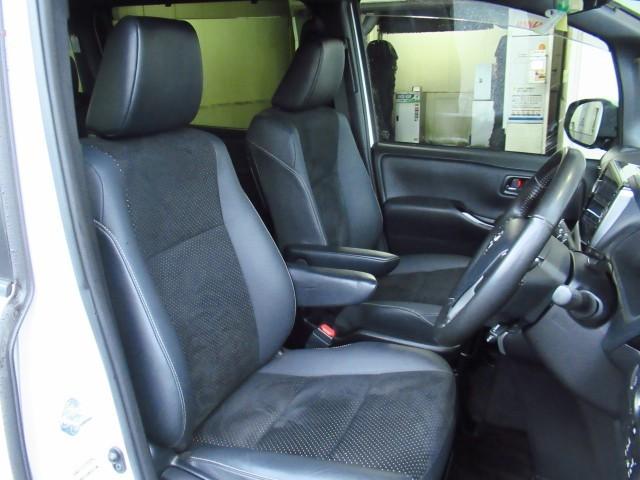 ヴォクシー ZS 煌III プリクラッシュ スマートキ アイスト DVD再生機能 横滑り防止装置 ナビTV アルミ 三列シート 盗難防止 オートエアコン キーレス ETC装備 パワステ メモリナビ クルコン LEDヘッドライト(19枚目)