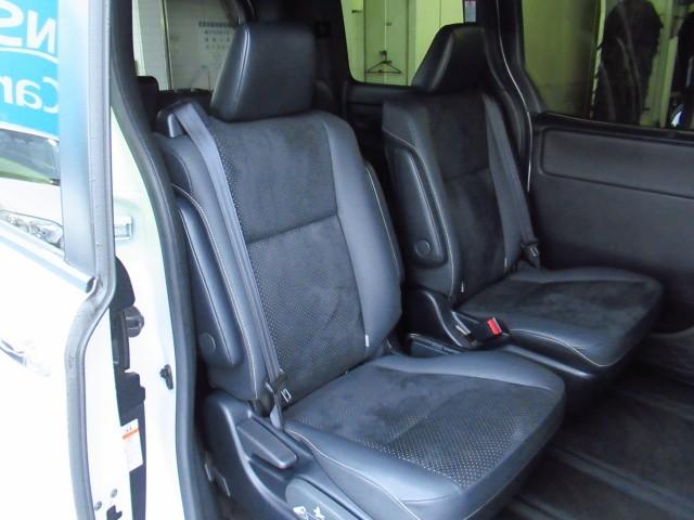 ヴォクシー ZS 煌III プリクラッシュ スマートキ アイスト DVD再生機能 横滑り防止装置 ナビTV アルミ 三列シート 盗難防止 オートエアコン キーレス ETC装備 パワステ メモリナビ クルコン LEDヘッドライト(20枚目)