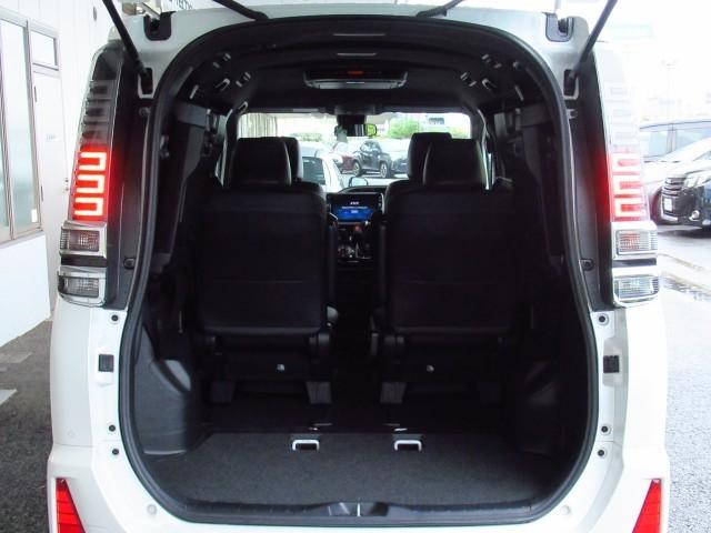 ヴォクシー ZS 煌III プリクラッシュ スマートキ アイスト DVD再生機能 横滑り防止装置 ナビTV アルミ 三列シート 盗難防止 オートエアコン キーレス ETC装備 パワステ メモリナビ クルコン LEDヘッドライト(23枚目)