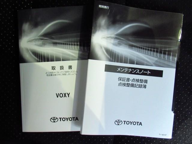 ヴォクシー ZS 煌III プリクラッシュ スマートキ アイスト DVD再生機能 横滑り防止装置 ナビTV アルミ 三列シート 盗難防止 オートエアコン キーレス ETC装備 パワステ メモリナビ クルコン LEDヘッドライト(36枚目)