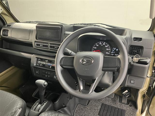 ハイゼットトラック ジャンボエクストラ　アイドルＳ　セキュリティー　ＬＥＤヘッド　ＰＷ　キーフリー　ＡＢＳ　エアバッグ　ＰＳ　エアコン　ＥＳＣ　スマートＫＥＹ　プリクラッシュ　Ｗエアバッグ（6枚目）