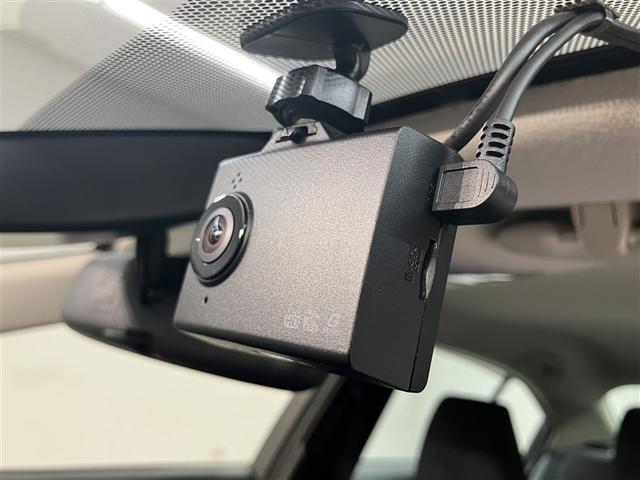 カローラ ハイブリッド　Ｇ－Ｘ　ＴＳＳ　Ｂカメラ　クルーズコントロール　エアバッグ　ドライブレコーダー　スマートキー　キーレス　ＬＥＤライト　ナビ　ＥＴＣ　ミュージックプレイヤー接続可　メモリーナビ　横滑り防止装置　盗難防止システム（9枚目）