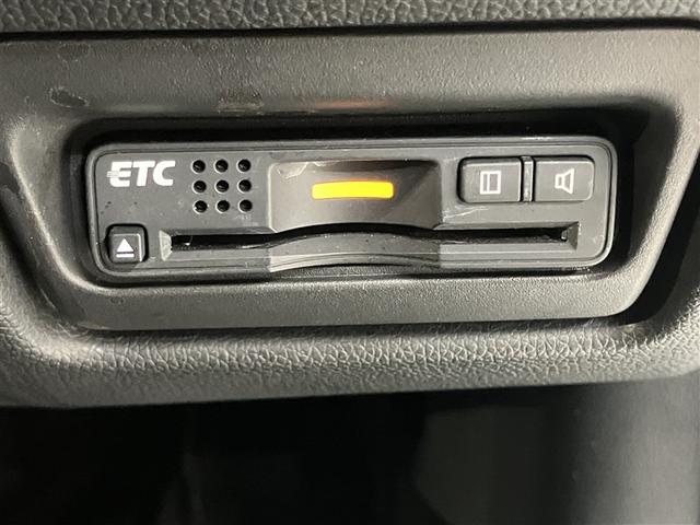 ステップワゴンスパーダ スパーダ　ホンダセンシング　ＡＷ　盗難防止　助手席エアバッグ　Ｗパワスラ　メモリナビ　記録簿有　地デジ　サイドエアバッグ　ＬＥＤライト　横滑り防止システム　オートエアコン　リアカメラ　ナビ＆ＴＶ　三列シート　アイドリングＳ（8枚目）