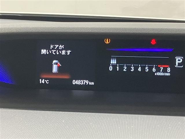 ステップワゴンスパーダ スパーダ　ホンダセンシング　ＡＷ　盗難防止　助手席エアバッグ　Ｗパワスラ　メモリナビ　記録簿有　地デジ　サイドエアバッグ　ＬＥＤライト　横滑り防止システム　オートエアコン　リアカメラ　ナビ＆ＴＶ　三列シート　アイドリングＳ（13枚目）