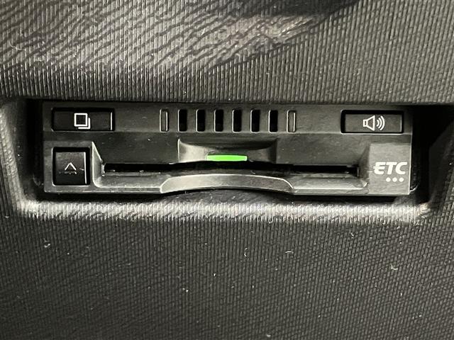 アクア Ｓスタイルブラック　ＡＵＸ端子　記録簿あり　バックモニタ－　地デジフルセグ　ナビＴＶ　イモビライザー　スマートキープッシュスタート　１オーナー　ＥＴＣ付き　Ｗエアバッグ　キーフリ　メモリーナビゲーション　ドラレコ付き（8枚目）