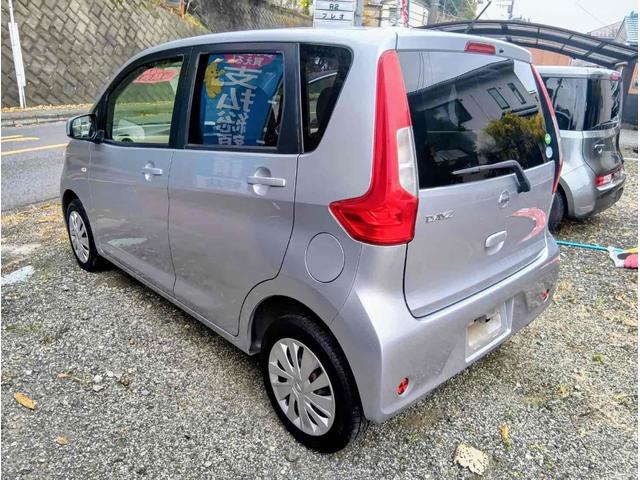 デイズ Ｊ　衝突被害軽減システム　キーレスエントリー　ベンチシート　ＣＶＴ　ＡＢＳ　ＥＳＣ　ＣＤ　ミュージックプレイヤー接続可　衝突安全ボディ　エアコン　パワーステアリング　パワーウィンドウ（7枚目）