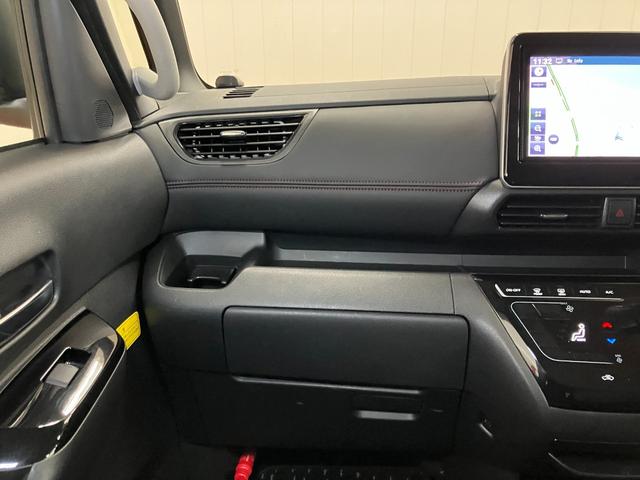 ルークス 助手席スライド ハイウェイスター GターボプロパイロットED 福祉車両 助手席スライドシート 衝突被害軽減ブレーキシステム 両側オートスライドドア ドラレコ 車室内カメラ アラウンドビューモニター クルーズコントロール 電動パーキングブレーキ ETC(12枚目)