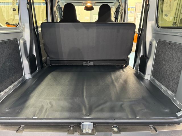 ハイゼットカーゴ DX サポカーSワイド適合 ラジオ エアコン アクセサリーソケット コーナーセンサー アイドリングストップ 光軸調整ダイヤル 横滑り防止機能 誤発進抑制機能 パワーウインドウ キーレス(9枚目)