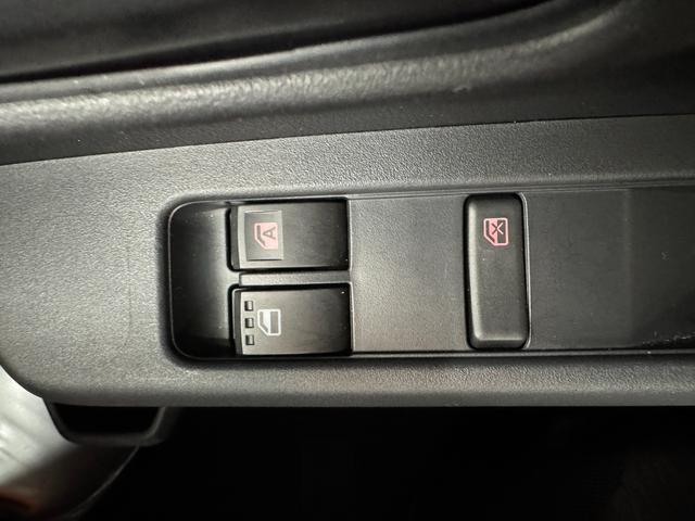 ハイゼットカーゴ DX サポカーSワイド適合 ラジオ エアコン アクセサリーソケット コーナーセンサー アイドリングストップ 光軸調整ダイヤル 横滑り防止機能 誤発進抑制機能 パワーウインドウ キーレス(17枚目)