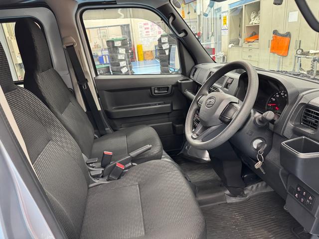 ハイゼットカーゴ DX サポカーSワイド適合 ラジオ エアコン アクセサリーソケット コーナーセンサー アイドリングストップ 光軸調整ダイヤル 横滑り防止機能 誤発進抑制機能 パワーウインドウ キーレス(18枚目)