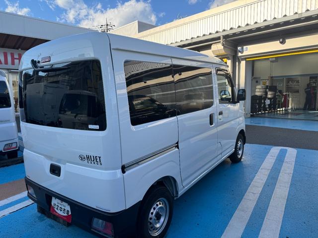 ハイゼットカーゴ ＤＸ　サポカーＳワイド適合　ラジオ　エアコン　アクセサリーソケット　コーナーセンサー　アイドリングストップ　光軸調整ダイヤル　横滑り防止機能　誤発進抑制機能　パワーウインドウ　キーレス（7枚目）