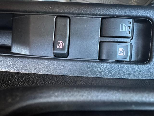 ハイゼットカーゴ ＤＸ　サポカーＳワイド適合　ラジオ　エアコン　アクセサリーソケット　コーナーセンサー　アイドリングストップ　光軸調整ダイヤル　横滑り防止機能　誤発進抑制機能　パワーウインドウ　キーレス（16枚目）